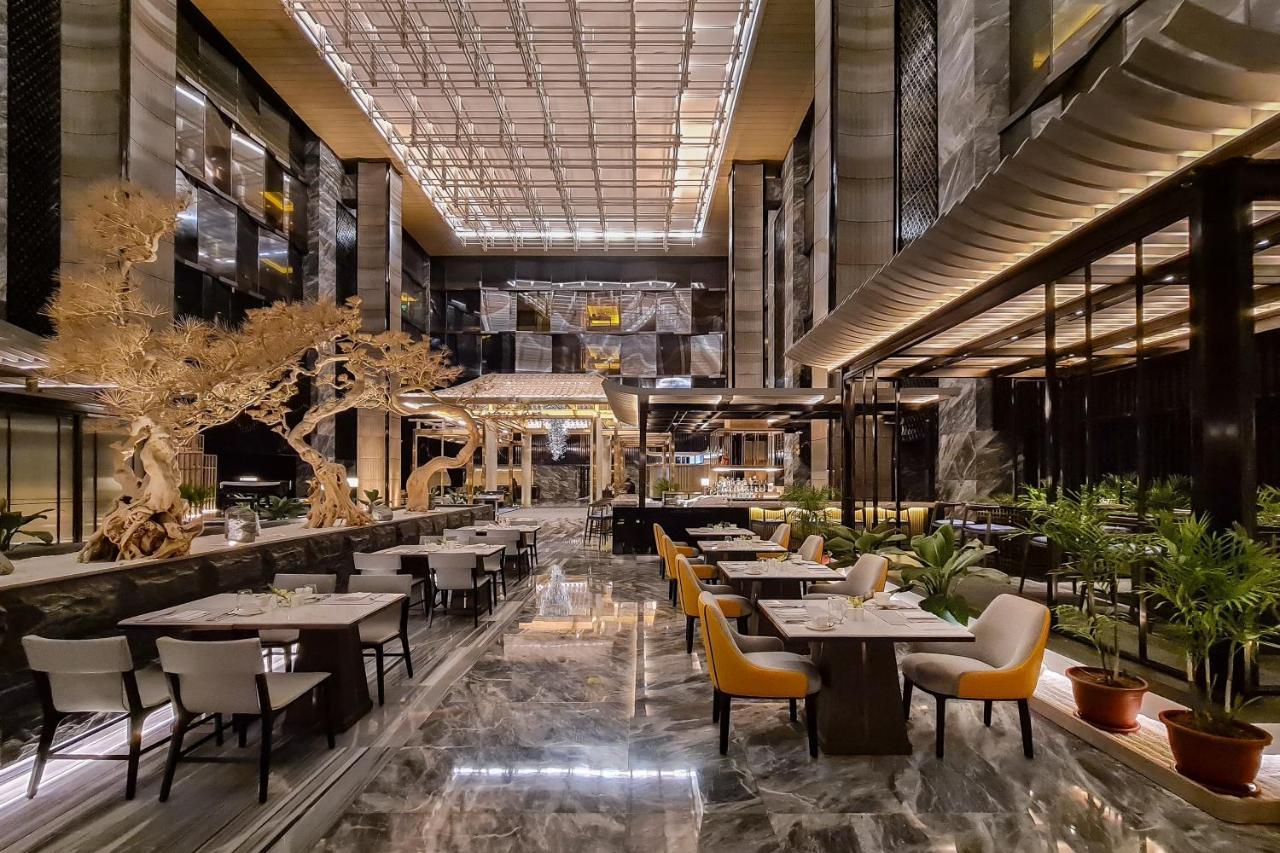 Okura Manila At Newport World Hotel 5*